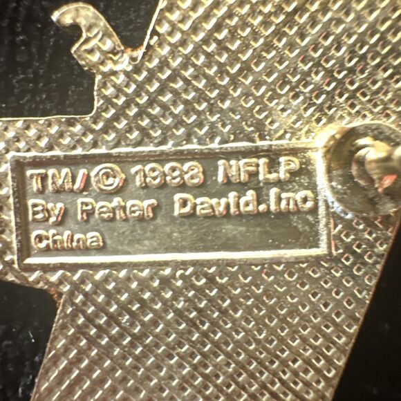 Atlanta Falcons Football Pin Peter David 1993 Vintage Lapel Pin Black & Gold 1” - Picture 3 of 3